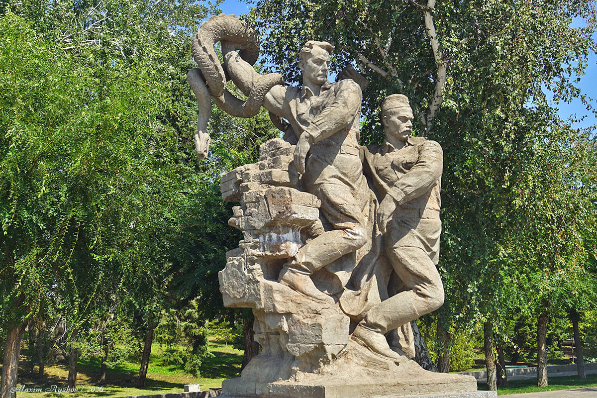 Скульптура "Крах фашизма" на Мамаевом Кургане