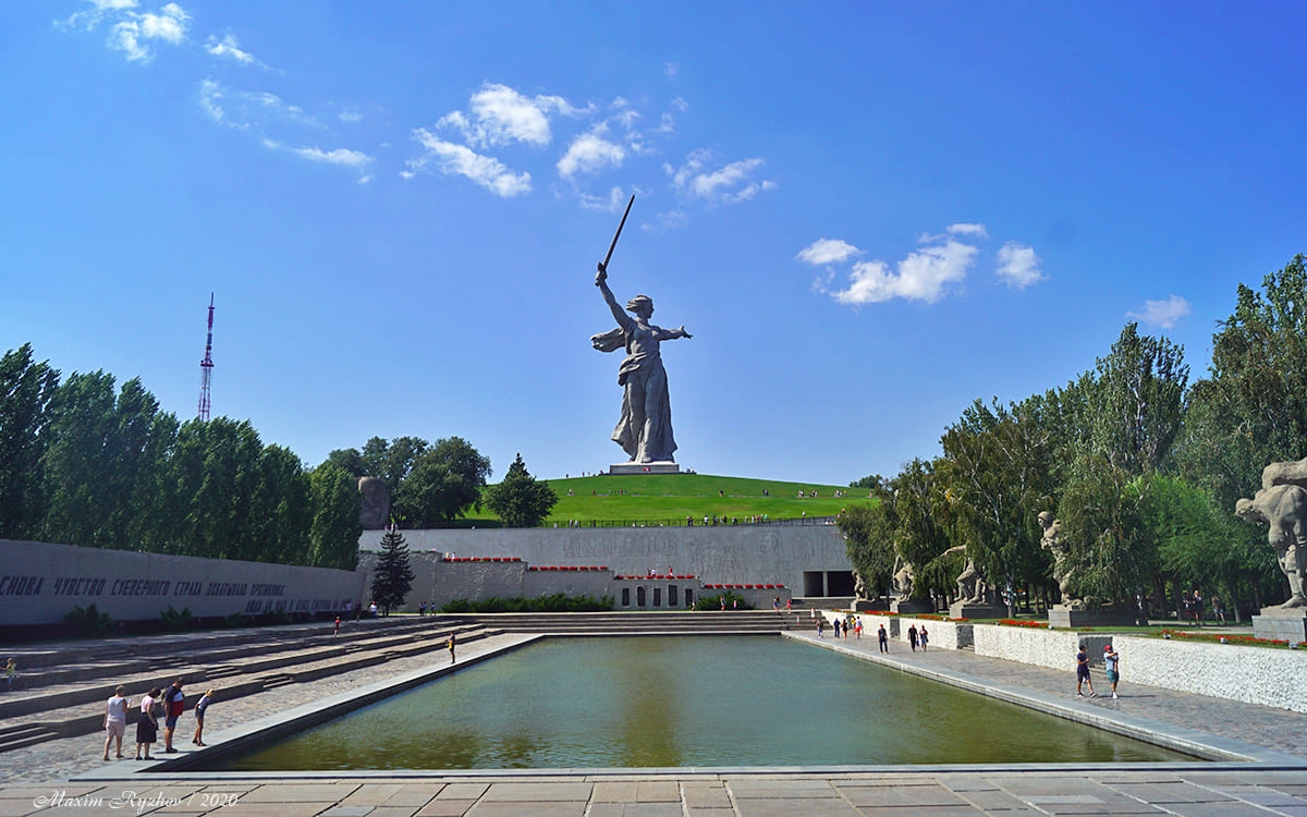 Площадь героев на Мамаевом Курганен